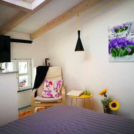 Cres Art Studio Kuning Apartment Exterior photo