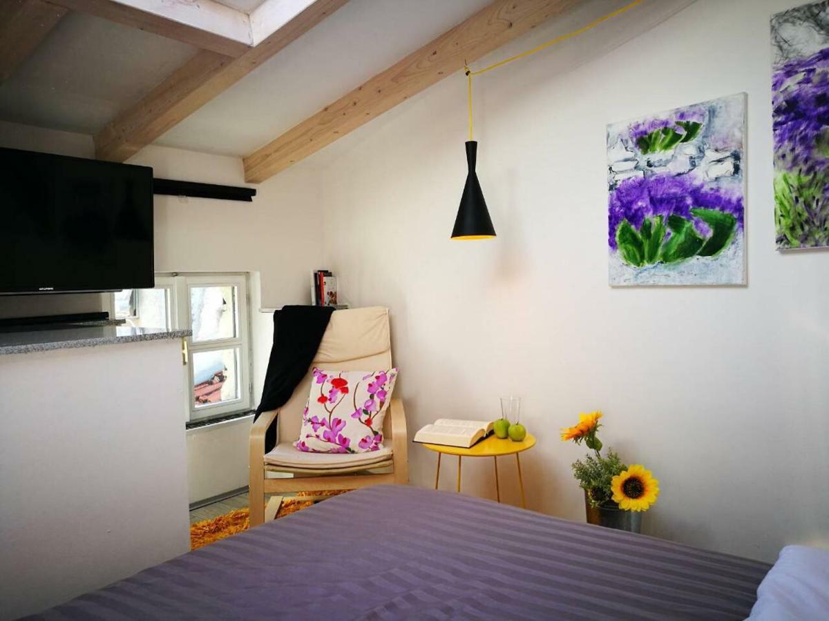 Cres Art Studio Kuning Apartment Exterior photo