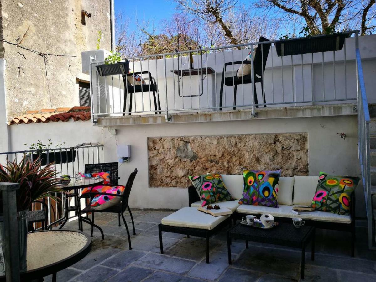 Cres Art Studio Kuning Apartment Exterior photo
